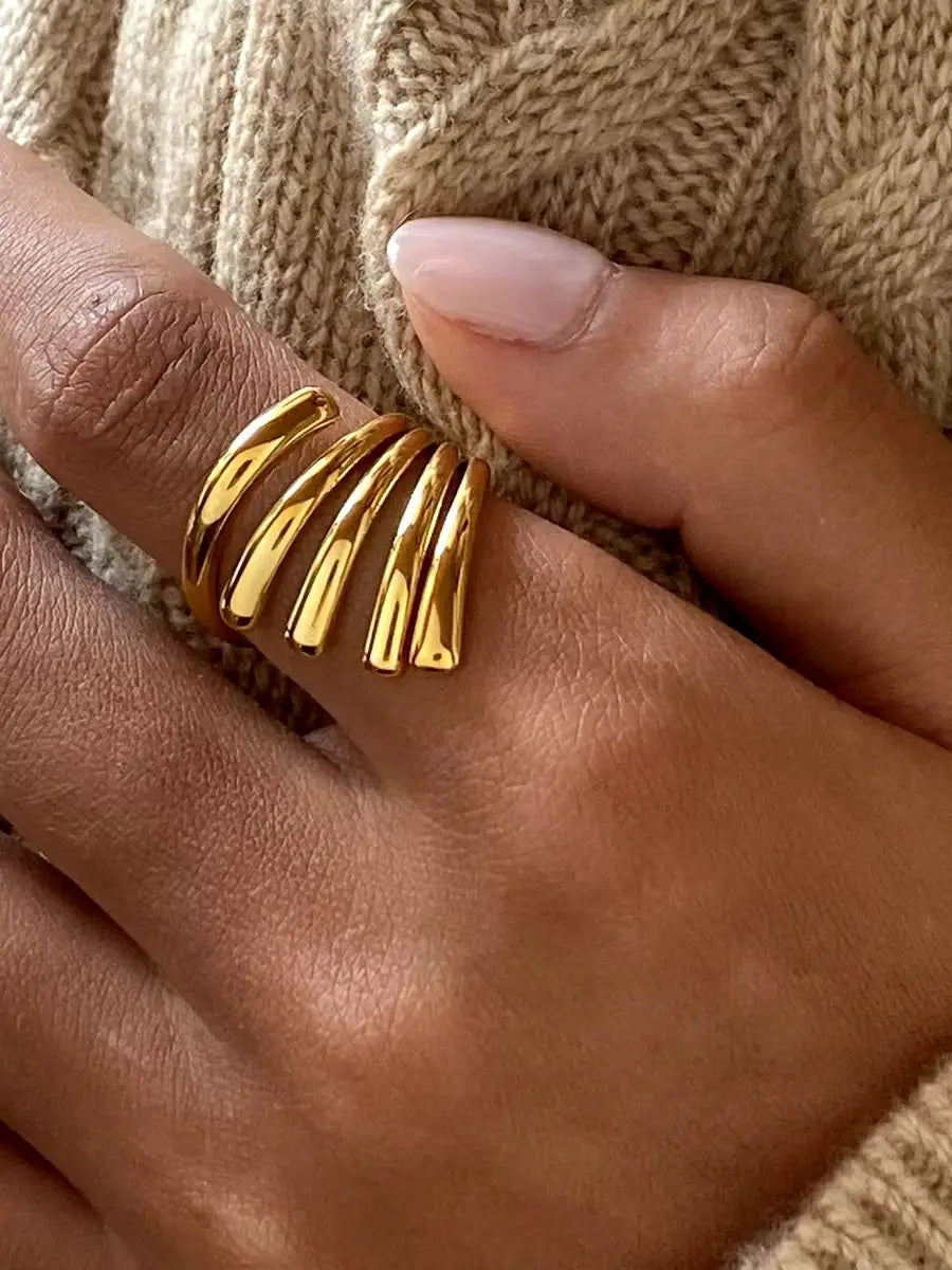 Leonie Ring